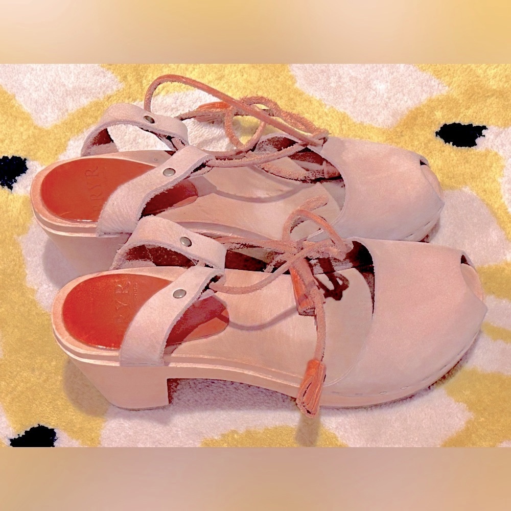 Bryr Clogs Peep-toe blush nubuck sz 38 US 8